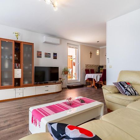 Apartman Laura Cres Esterno foto