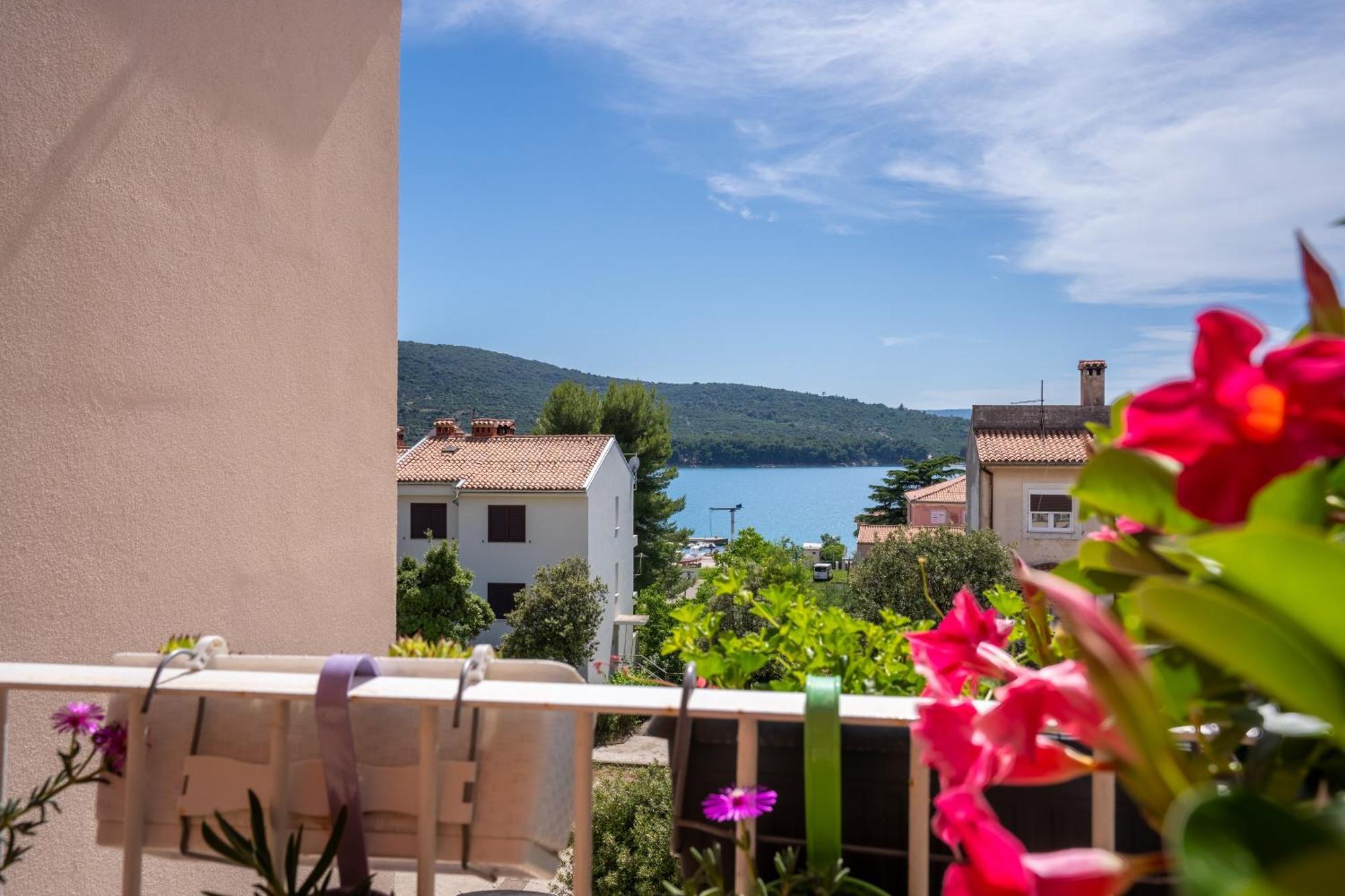 Apartman Laura Cres Esterno foto
